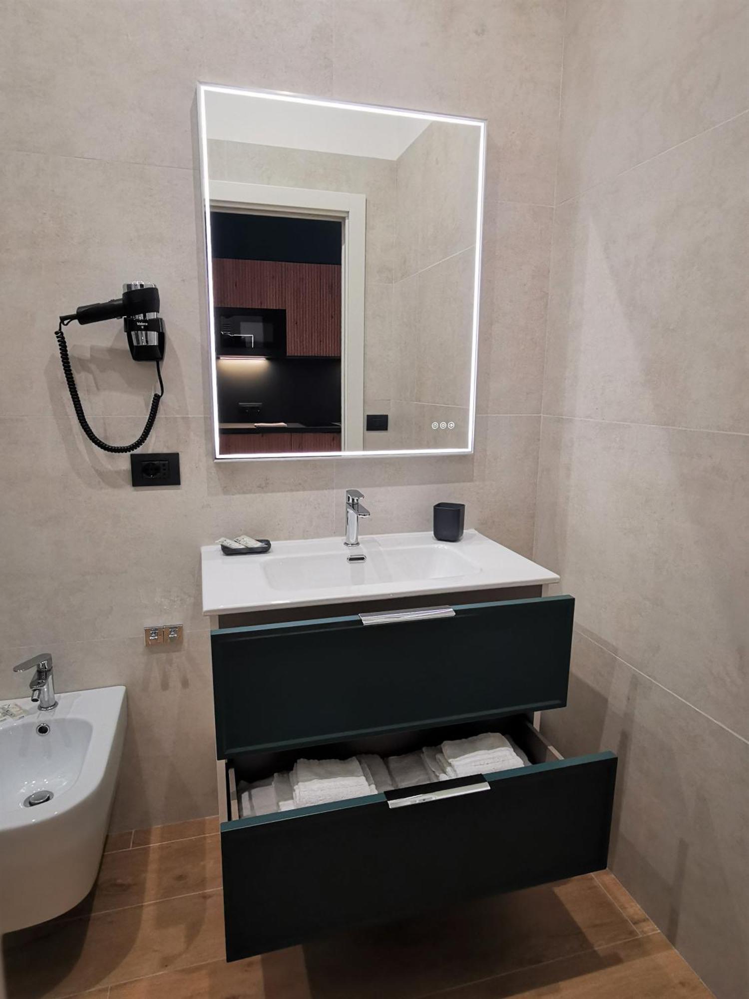 Cattaro 65 - Flexible Check-In Apartments Bari Exterior foto